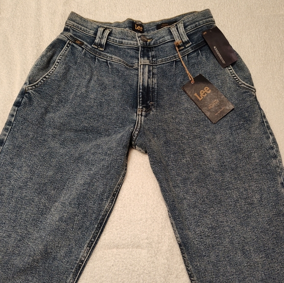 💙NWT Lee Modern Vintage High Rise No Stretch, Pleated Mom Jean, Acid Wash, 29 - Picture 3 of 15